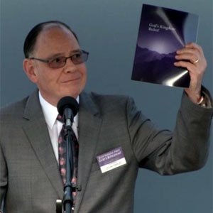 David Splane releases the book "God's Kingdom Rules!" at the 2014 International Convention in New Jersey